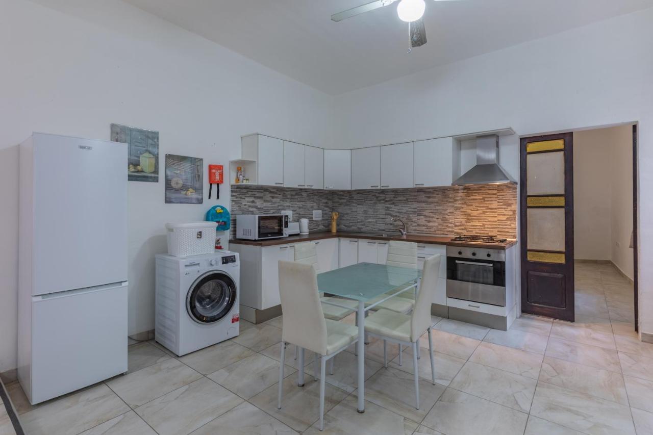 Bormla - Comfortable Two Bedroom Apartment Cospicua エクステリア 写真
